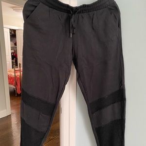 GARAGE BLACK JOGGERS (S)